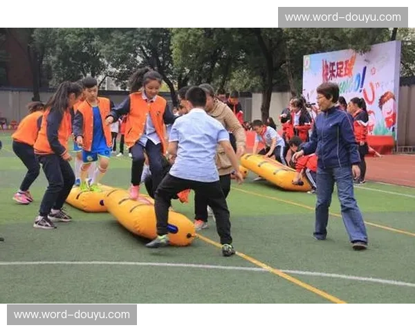 红白之争，绿茵荣光：摩纳哥与波尔多的足球传奇